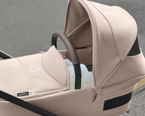 Capazo para el reci&eacute;n nacido espacioso y fabricado con materiales premium del Bugaboo Dragonfly Plus